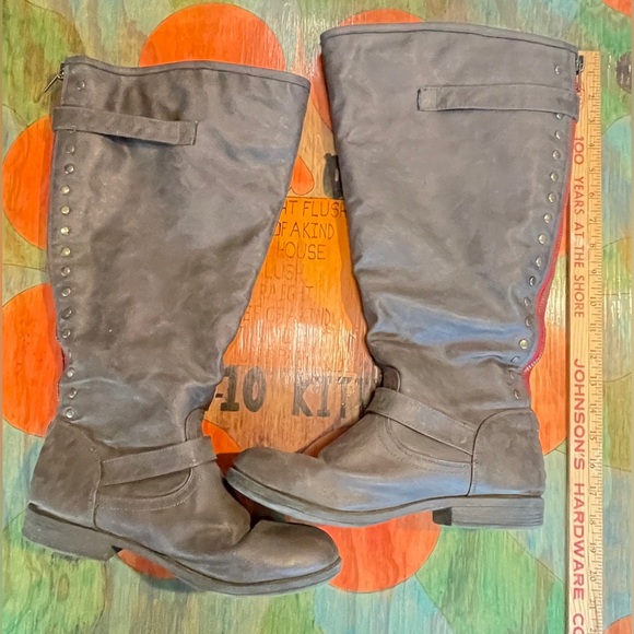 Journee Collection Spokane Riding Boots Womens Gray Faux Leather Back Zip Sz 11 - Picture 2 of 9